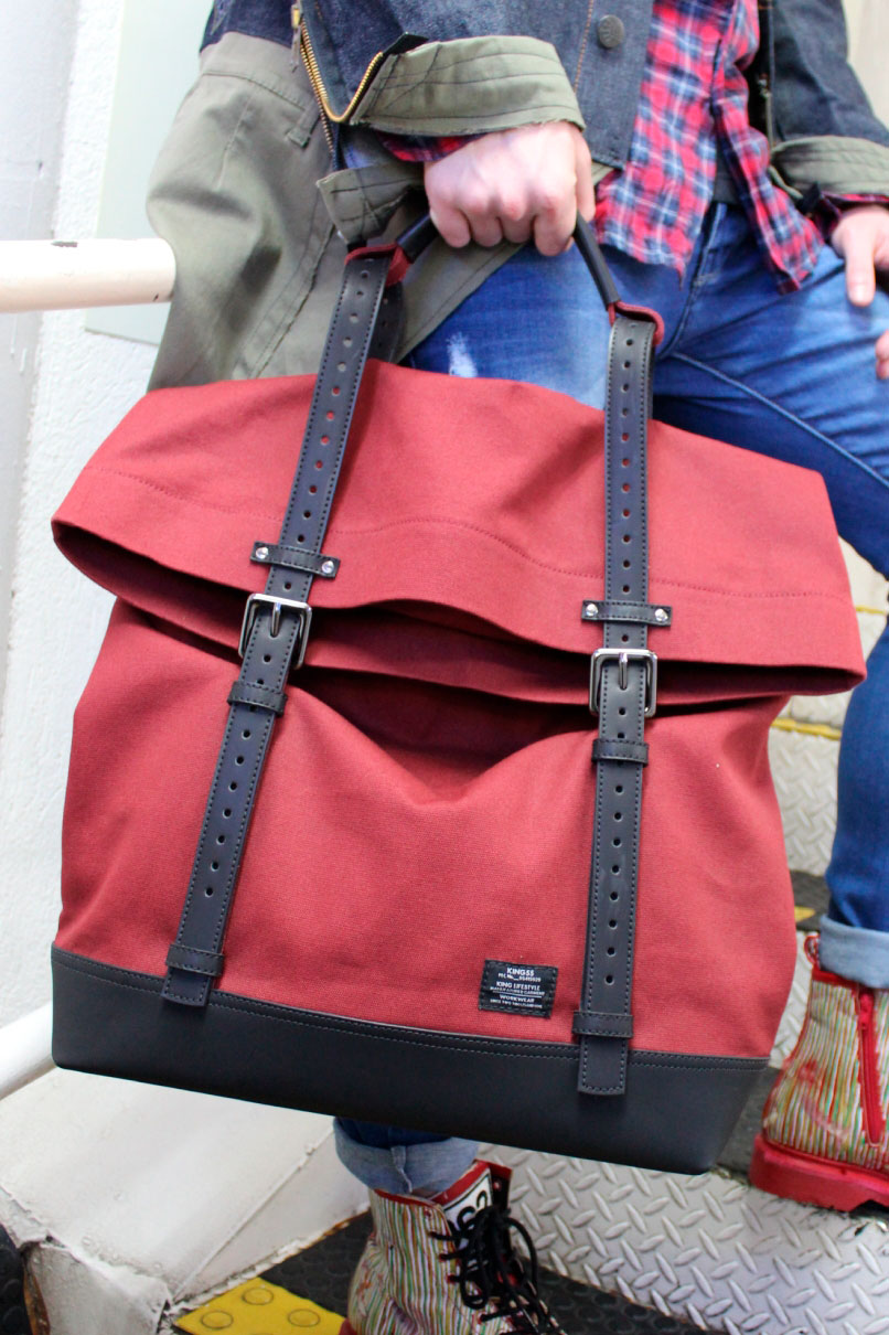 MOCHILA DE SARJA VINHO COM PRETO YORK