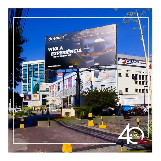 Mídia em mobiliario urbano - Grupo Kallas